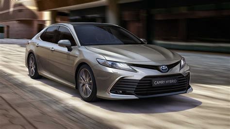 Novo Toyota Camry 2023 é lançado no Brasil como um híbrido de 211 cv