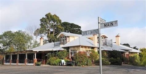 RADIO SPRINGS HOTEL (Lyonville) - B&B Reviews & Photos - Tripadvisor