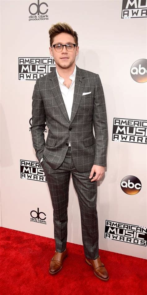 Top 8 Looks From American Music Awards 2016