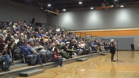 Hundreds show up to TDEC forum over Scott County landfill construction ...