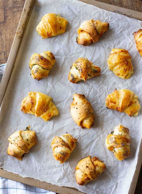 mini croissants aperitif