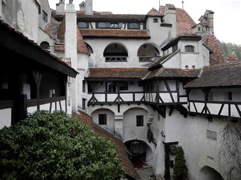 Doctors, nurses with fang stickers encourage tourists to get Covid jabs ...