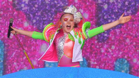 JoJo Siwa Speaks Out About Claire's Makeup Recalled Over Asbestos ...