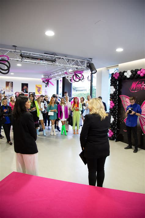 Winx Fashion Couture - Ferrari Fashion School