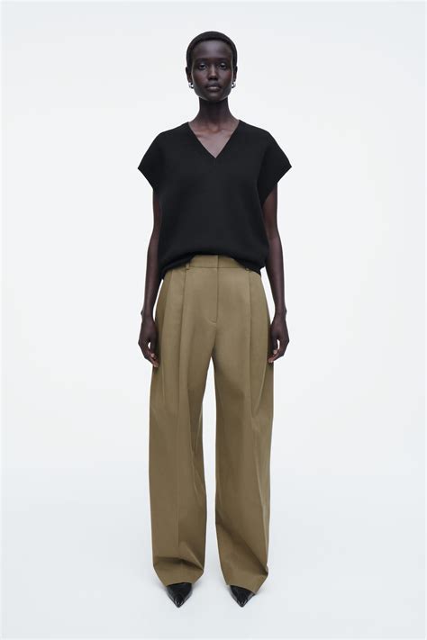 PANTALONI IN COTONE A GAMBA LARGA TAGLIO RILASSATO - KAKI | COS