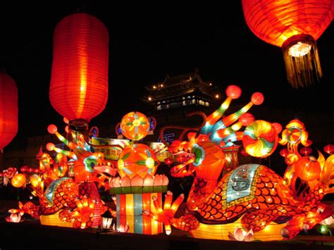 Chinese Spring Festival brings color, excitement