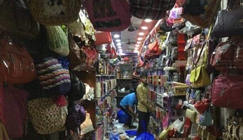 Nabi Karim Market For Cheap Bags | WhatsHot Delhi Ncr
