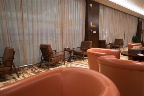 No. 8 First Class Lounge at Wuhan Tianhe International Airport | Amex IN