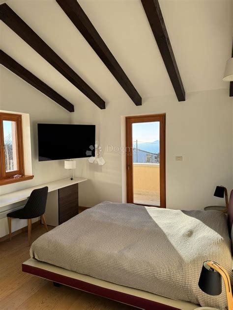 MEDITERANSKA KUĆA S BAZENOM I POGLEDOM NA MORE, kuća, površina 137m2