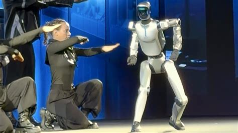 Honor's Humanoid Robot Shows Off Impressive Dancing Skills At MWC - Tech