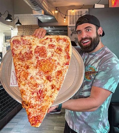 New York Restaurant Offers Largest Pizza Slice in the World