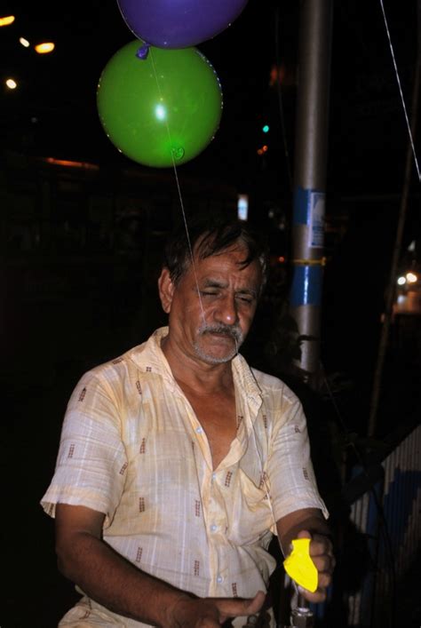 Meet Ekramul Haque - One Of The Last Remaining Gas-Balloonwallas In The ...