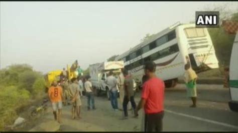 印度发生一起车祸致11死25伤 因客车刹车失灵_手机新浪网
