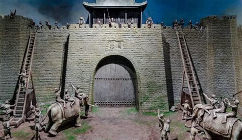 古代守城战为何不把城门堵死，而宁可增兵去守，它能决定战役成败