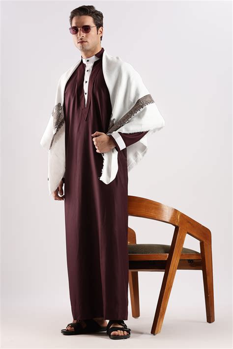 V Neck Maroon Thobe - Men – AL KAMEEZ