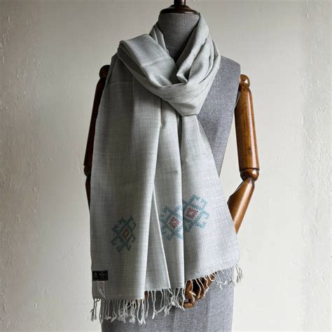 Hand Woven Pure Merino Wool Kullu Stole - Grey – Bhuttico Shawls