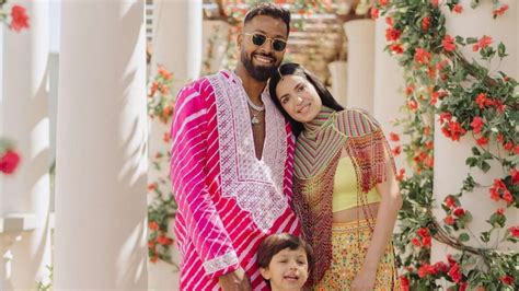 'Painted in love': Hardik Pandya, wife Natasa share Mehendi, Haldi pics ...