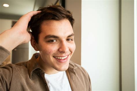 Smiling Man 的图像结果