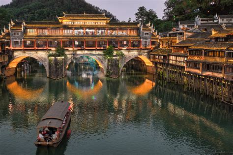 Quick Travel Guide to Fenghuang Old Town - Fabio Nodari