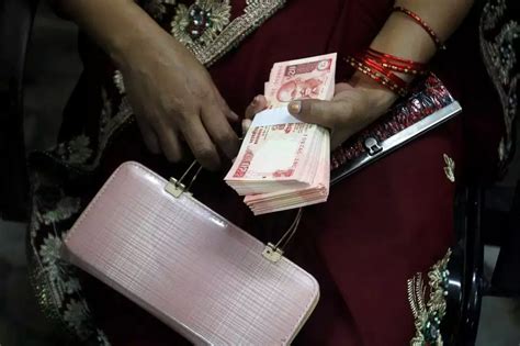 Rupee hits record low against US dollar | Business Insider India