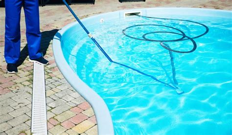 How to Vacuum Pool Using Skimmer 的图像结果