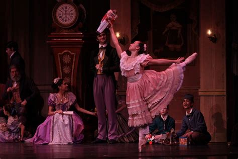 Joffrey+Ballet+Nutcracker | The Joffrey Ballet performs "The Nutcracker ...