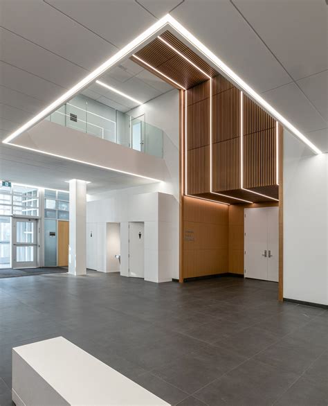 Hall d'entrée Aberman de l'Hôpital général Juif by Archi– - Architizer