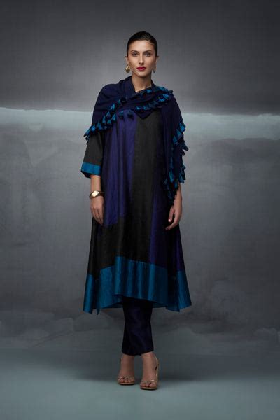 NB 1928 Rothko Trapezium Kurta Set – NACHIKET BARVE