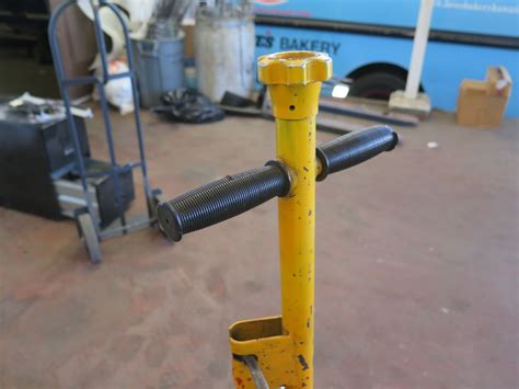 NAPA Professional Lifting Equipment 5 Ton Floor Jack