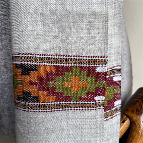 Handwoven Unisex Polywool Muffler (Light Grey) – Bhuttico Shawls
