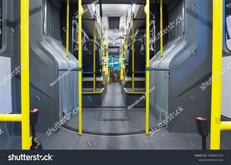 Bus Inside 的图像结果