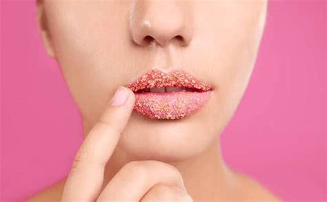 How to Exfoliate Dry Lips: Simple Tricks to Never Have Chapped Lips ...