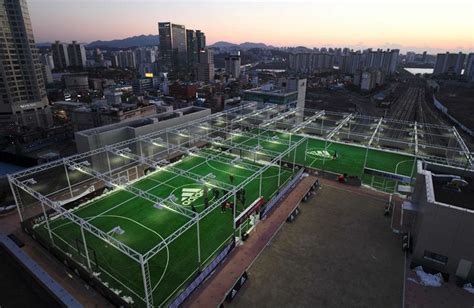Rooftop Sportsfield 的图像结果