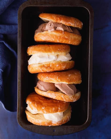 Easy Donut ice cream sandwiches (2 ingredients)