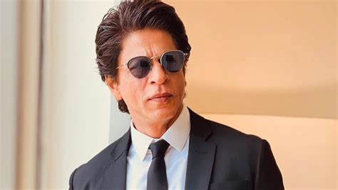 What's Shah Rukh Khan's current favourite song? Click karo toh pata ...
