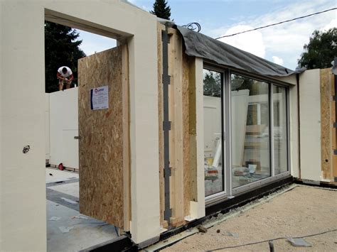 Kako nastaja lesena montažna pasivna hiša in kako se v njej biva ...