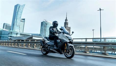 Yamaha NMAX 125 2025: caratteristiche, design, versioni, motore, prezzi ...
