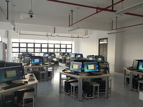 功能室 （电脑室） - 学校环境 - 佛山市顺德区拔萃实验学校