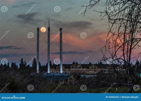 Super Moon - Bend, Oregon stock image. Image of shopping - 42506345