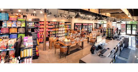 Chuck & Don's Pet Food & Supplies Donating 15,000 Cans of Cat Food to ...