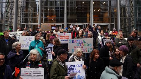 Judge Blocks Trump Executive Order to Suspend Refugee Program - The New ...