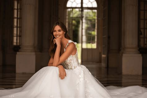 Ivory Aline Ball Gown Wedding Dress - Floral Wedding Dress with Train – WonderlandByLilian