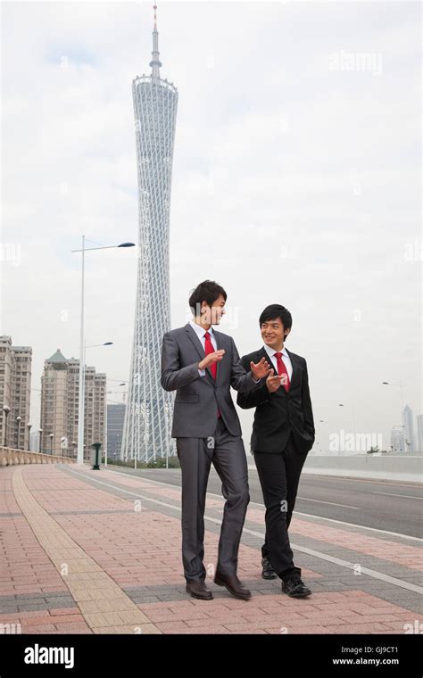 Young Professional Business Man 的图像结果