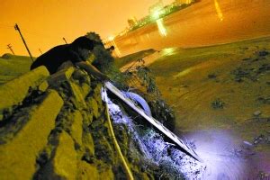 工厂半夜将泥浆排往珠江 每天排放1000立方(图)-搜狐新闻