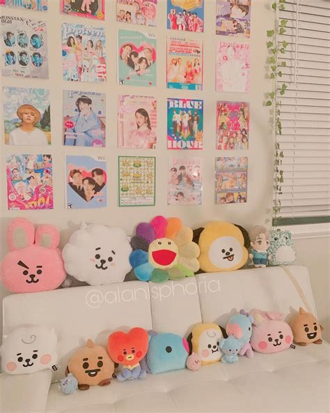 𝐀𝐥𝐚𝐧𝐢𝐬 on Instagram: “My couch/ photo wall💖💌 - - I got all of the ...