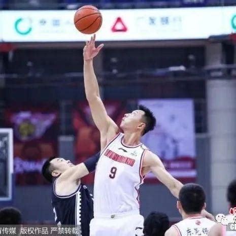 CBA新赛季外援第一签 深圳男篮官宣续约布克_阿斯