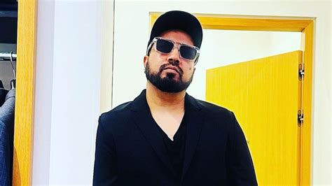 Mika Singh: मीका सिंह की तबीयत हुई खराब, लापरवाही के चलते करोड़ों का ...