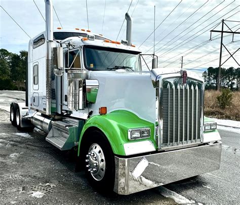 Man Buys New 2020 Kenworth W900 for $310,000, Won't Sell for Just $95K After 382,000 Miles ...