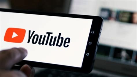 How to listen to YouTube with phone's screen off