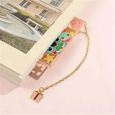 Atractivo marcapáginas de metal perforado con texto en inglés: un ...